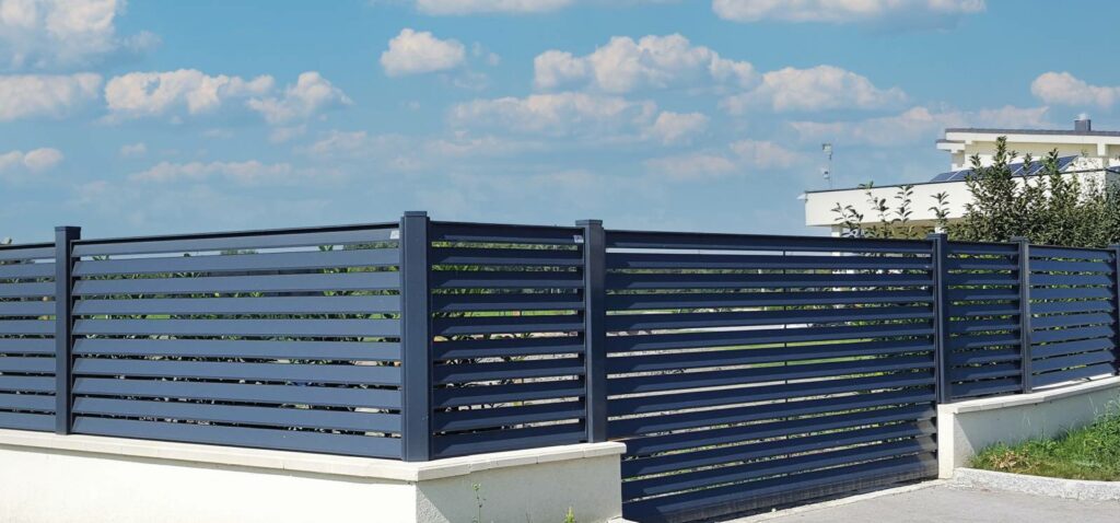 BRIX Lamello Aluminium-Zaun als Sichtschutz
