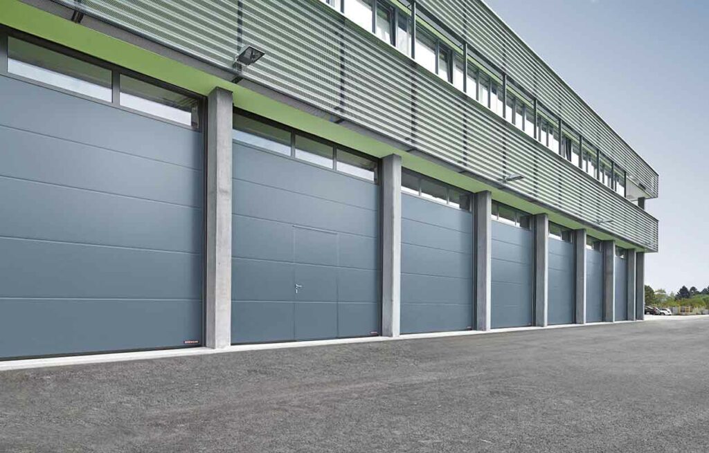 Hörmann Industrie-Sektionaltor an einer Halle